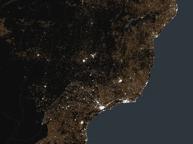 Mapa do Brasil formado por pontos que marcam cada estabelecimento religioso do país